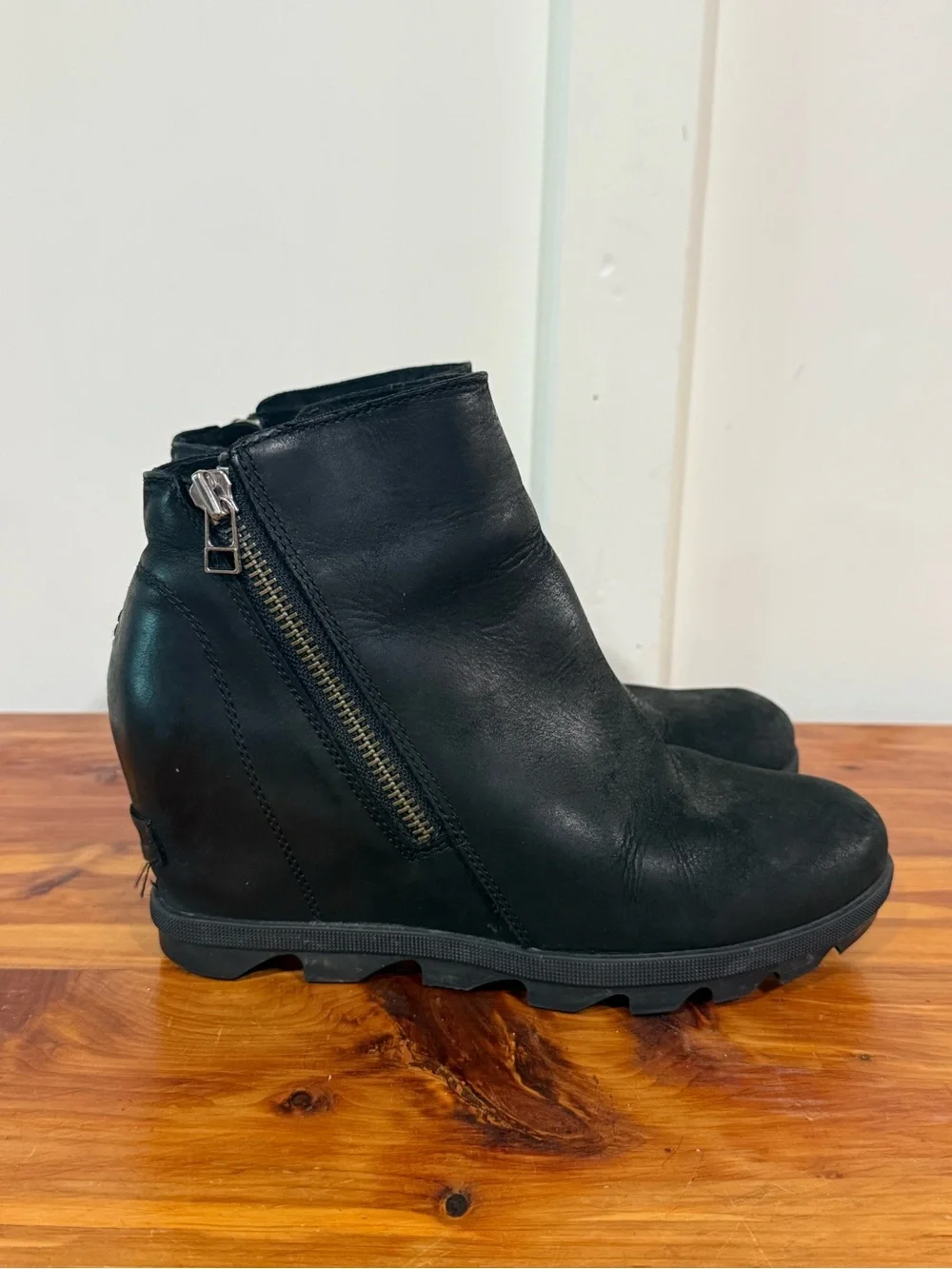 Sorel Joan of Arctic Wedge II Zip Leather Black Booties